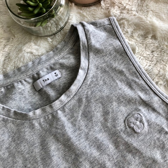 🌟 Aritzia TNA Lizzy Crop Tank *BRAND NEW* - Picture 2 of 8